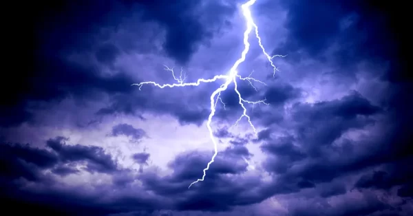 تفسير حلم وسماع الصواعق فى المنام لجميع الحالات
