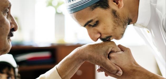 حديث عن بر الوالدين.. ماذا قال الرسول عن بر الوالدين؟