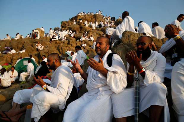 ما هي صحة حديث ترفع الاعمال يوم عرفه الا المتخاصمين