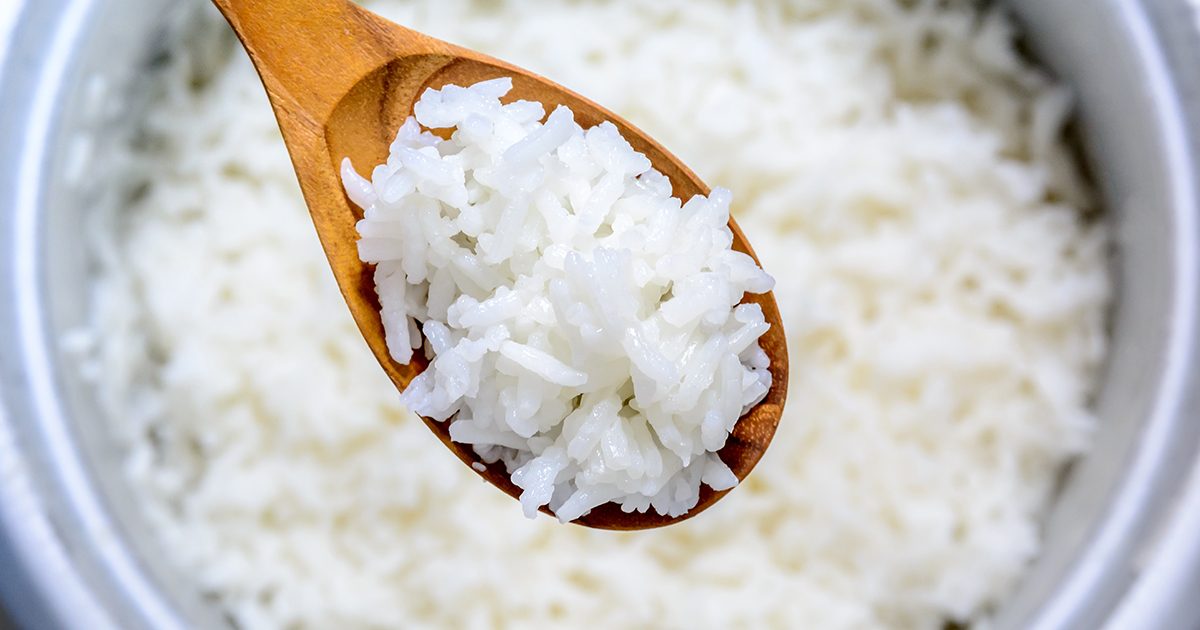 السعرات الحرارية في الأرز الأبيض والأرز البني