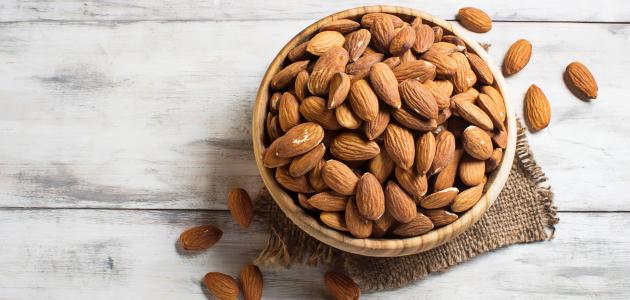 السعرات الحرارية في اللوز وفوائده للصحة