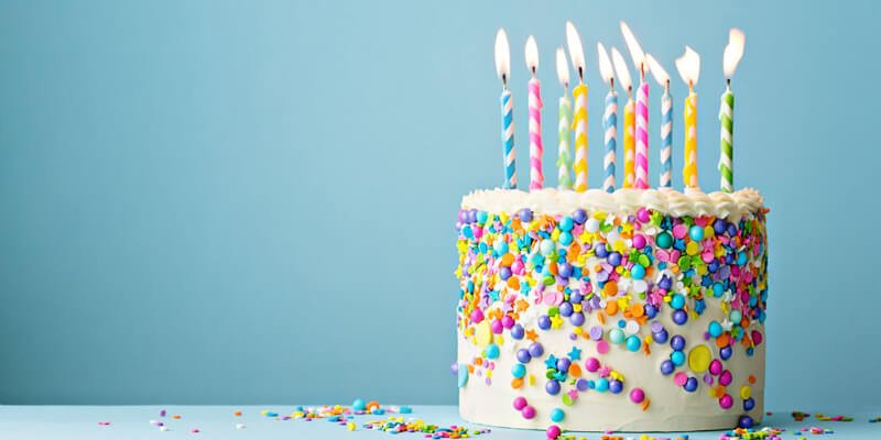 تهنئة عيد ميلاد صديقتي : لا تسوى الدنيا شئ بدون وجودك يا صديقتي أنا اليوم سعيدة بيوم ميلادك الذي سوف نحتفل به سويا