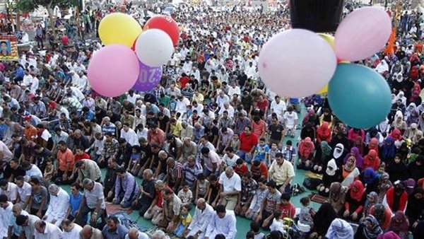 هل صلاة العيد فرض على النساء في البيت .. حكم صلاة عيد الفطر في المذاهب الأربعة