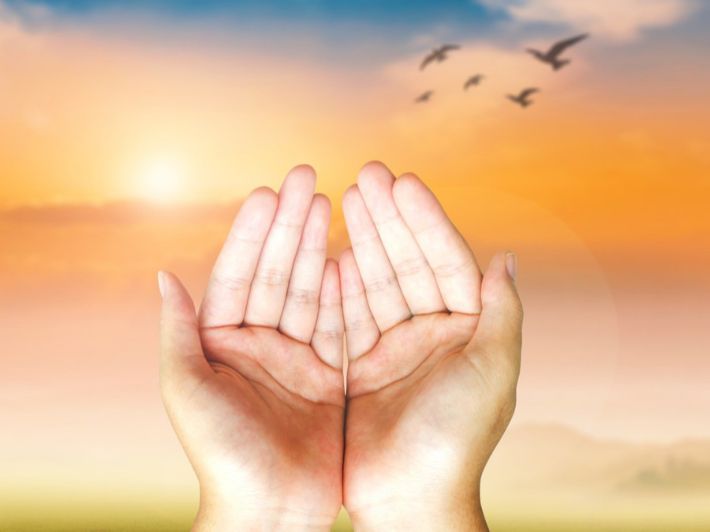 دعاء الصباح: أَصْبَحْنَا وَأَصْبَحَ المُلْكُ لِلَّهِ
