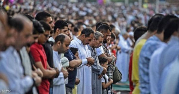 ما حكم صلاة عيد الفطر بدون خطبة؟ وهل يجوز تأديتها في اليوم التالي؟