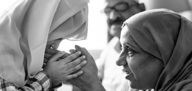 أبيات شعر عن الأم وأجمل العبارات والكلمات التي قيلت في حب الأم مع أجمل الصور