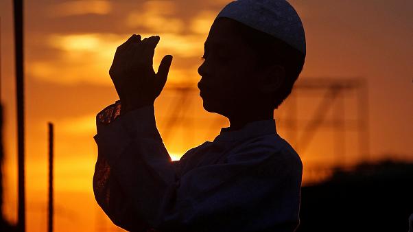 ما هي أنواع العبادة الظاهرة والباطنة .. أنواع العبادات ومجالاتها