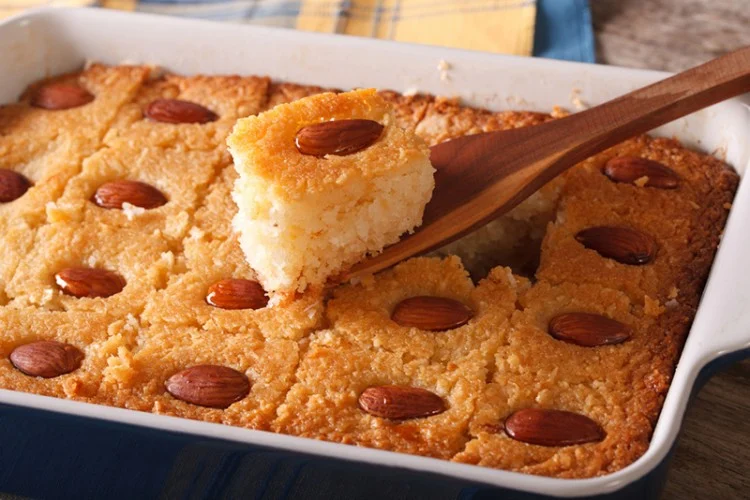 ما هي طريقة عمل البسبوسة في المنزل زي المطاعم