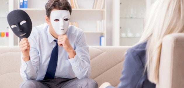 ما طريقة التعامل مع الصديق النرجسي وكيف تعرف ان صديقك نرجسي
