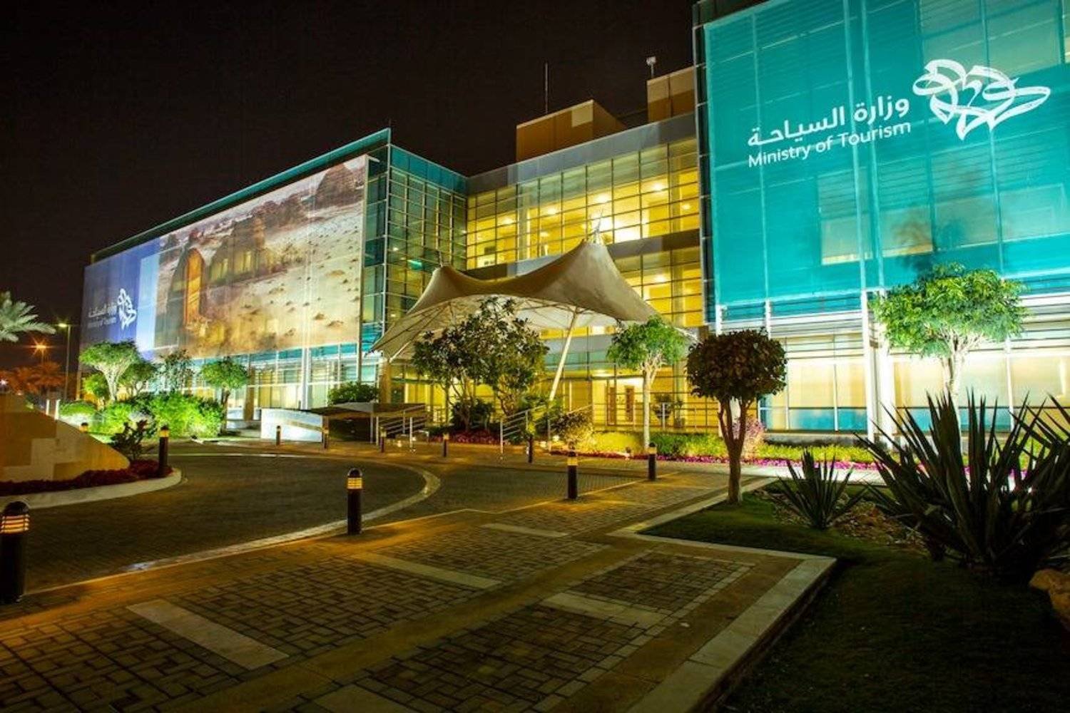 لــ 3 دول فقط .. السعودية تُعلن تمكين 3 دول من الحصول على تأشيرة الزيارة إلكترونيًا