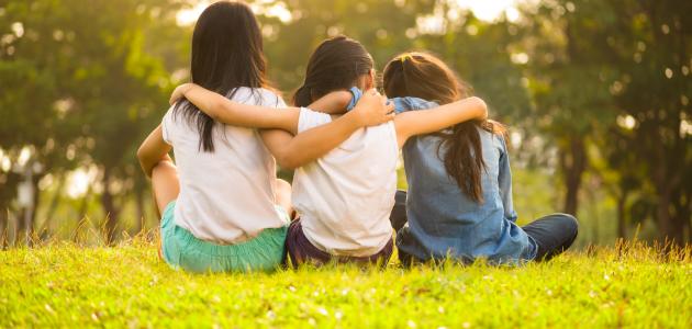 أجمل الكلام عن الصداقة 2025 كلام جميل عن الصداقة الحقيقية : على الإنسان أن يكون صديق صدوق صادق الود وصادق في كل تعاملاته