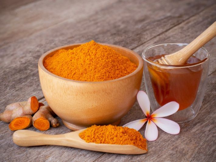 فوائد الكركم مع العسل على الريق وهل له أضرار؟