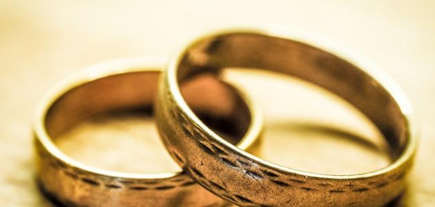 أجمل تهنئة بعقد القران : أبارك لكما بمناسبة عقد القران، وجعلها الله تعالى بداية الخير كله تمتلئ بالخير والفرح والسعادة والسرور التي تنعقد بينكما إلى آخر العمر.