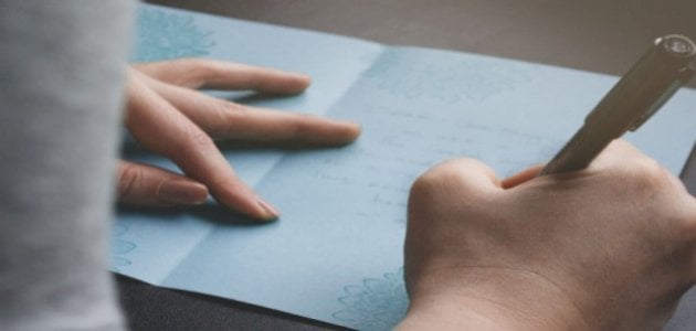 رسائل اعتذار للزوجة وأجمل العبارات التي قيلت في حق الزوجة : آسف إلى حبيبتي ورفيقتي مع كامل الشوق والفراق مع كامل الحزن على كل التصرفات التي أحزنتك يا حبيبتي يا صاحبة أجمل قلب