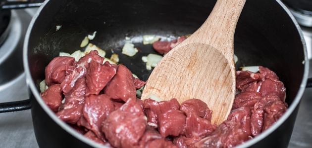 ما هي طرق طبخ لحم النعام وما هي الإضافات التي يمكن وضعها به