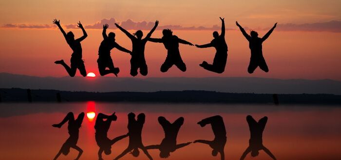 عبارات جميلة بالإنجليزي عن الصداقة وترجمتها : Life is better with true friendship – الحياة أفضل بالصداقة الحقيقة.