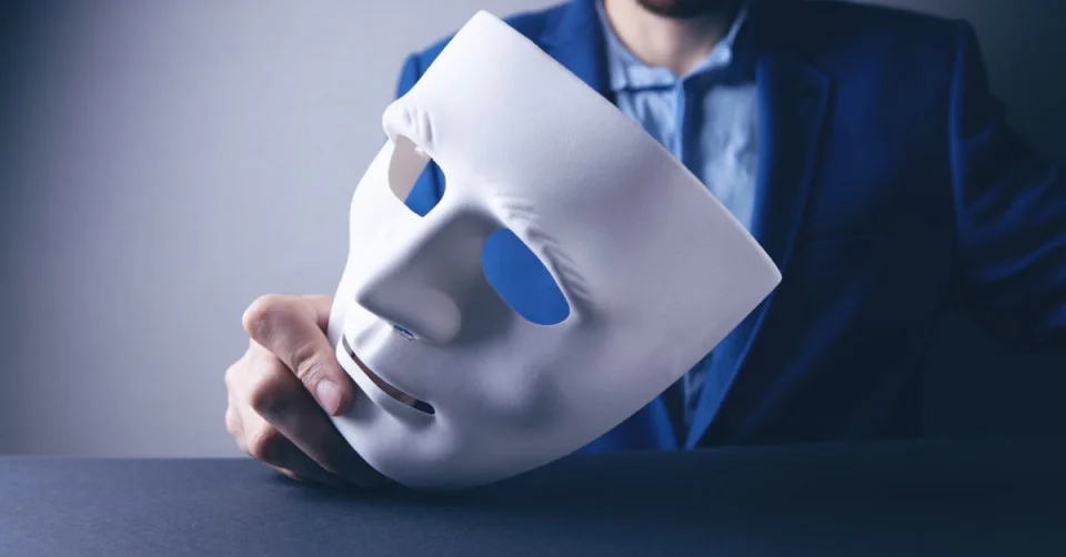 ما هي علامات الزوج المنافق وكيفية التعامل معه