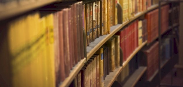 أجمل اقتباسات للكاتب علي نجم : العطاء ليس كل شيء مادي فقط بل العطاء بل يمكن أيضا ان يكون ابتسامة أو احترام أو تقدير.