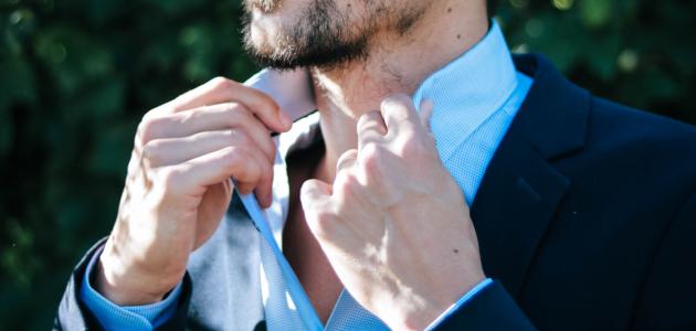 كلام جميل عن كبرياء الرجل وأجمل ما قيل في التكبر : الرجل المتكبر هو من يشعر بالفخر وهو يسير بين الناس، وهذا لا يعني الغرور وإنما يدل على قوة ثقته بنفسه