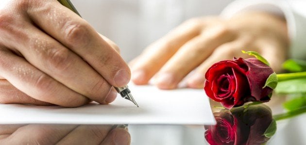 كلمات غزل للحبيب 2025 شعر غزل وحب : لم أكتفي بشيء أو بأحد في هذا العالم إلا بك وحدك