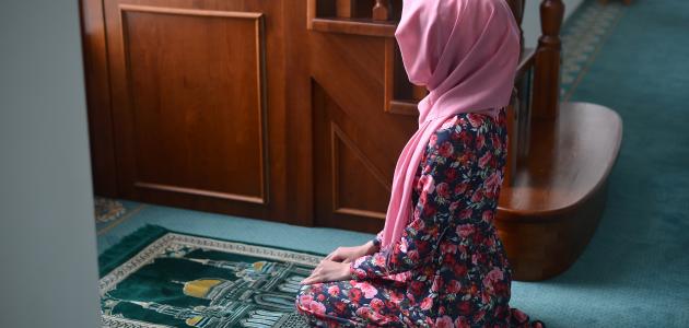 كيف تكون العفة في الحب وأجمل ما قيل في العفة : الحياء والإيمان مقرونان جميعًا.. فإذا رفع أحدهما ارتفع الآخر