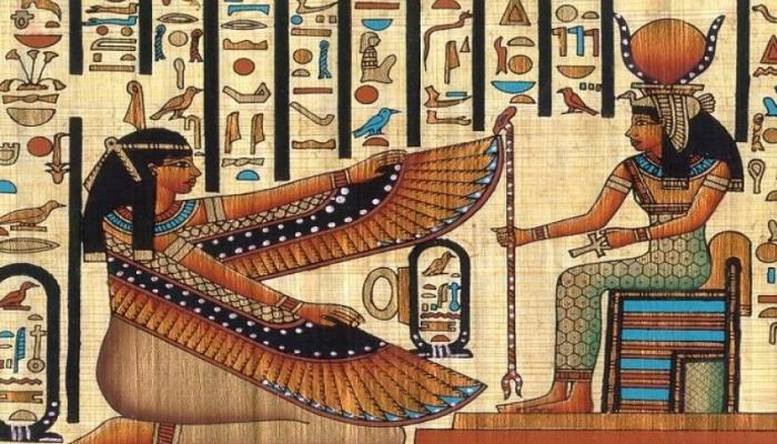 كيف كانت الملابس في مصر القديمة وما هي أشهر أزيائهم