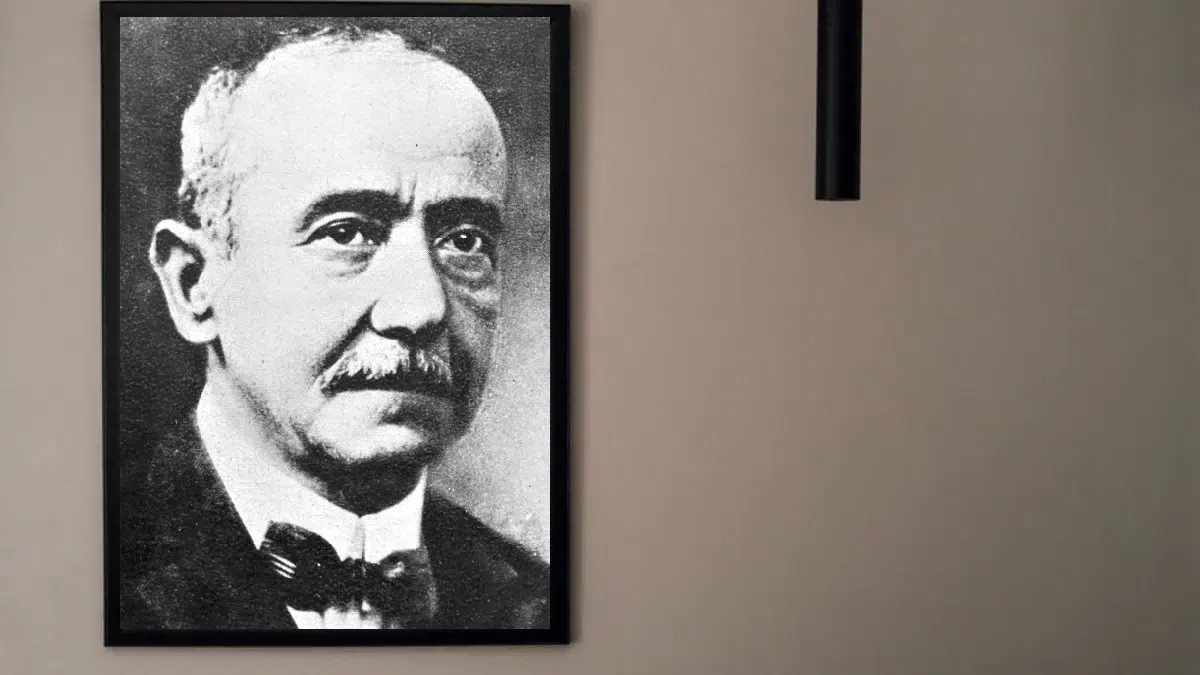نبذة عن الشاعر أحمد شوقي مختصرة .. وفاة أحمد شوقي