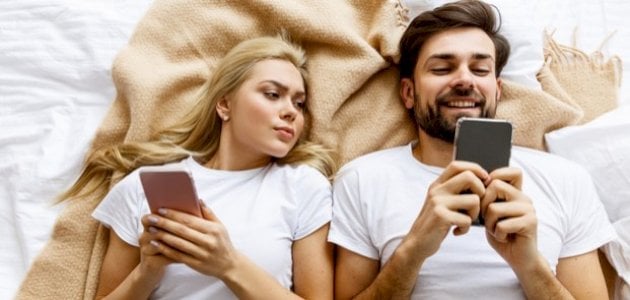 ما هي أسباب الغيرة في الحب وأشكالها وطرق التعبير عنها