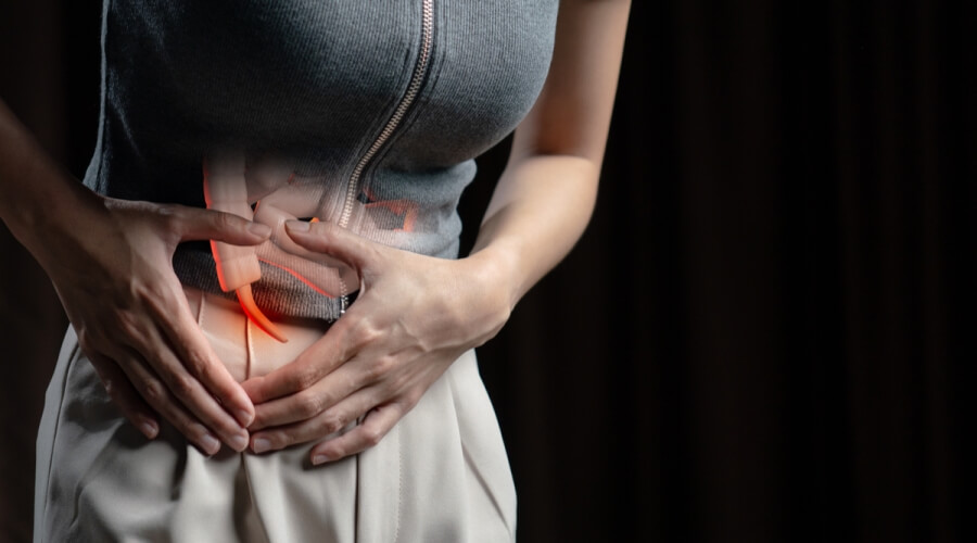 ما هي أعراض بداية التهاب الزائدة .. ما الحالات التي يمكن الخلط بينها وبين التهاب الزائدة الدودية