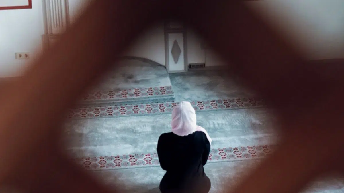 هل يجوز صلاة الجمعة بدون خطبة للنساء أعرف بالتفصيل