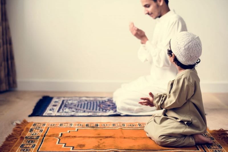أحاديث عن الصلاة للأطفال.. كيف تشجع الاطفال على الصلاة؟