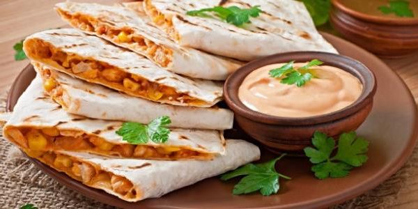 ما هي طريقة عمل عرايس الدجاج في المنزل بأقل التكاليف