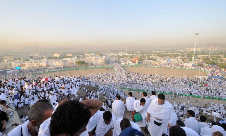 ما هو حكم الجمع بين نية صوم القضاء وصوم يوم عرفة .. حكم صيام يوم عرفة للحاج وغيره