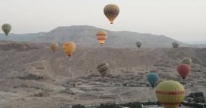 استئناف رحلات البالون في الأقصر بعد إلغائها بسبب الطقس