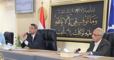 محافظ السويس يعقد اجتماعاً لمناقشة مشروعات خدمات جديدة