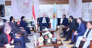 نائب وزير الصحة تناقش تعزيز دور جامعة سوهاج في القضية السكانية